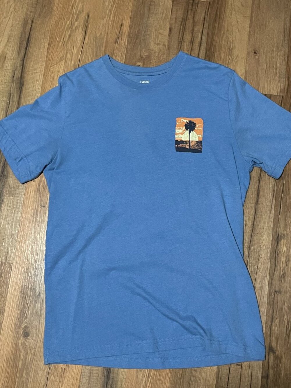 IZOD Signature Men’s Medium Palm Tree Sunset Graphic T-Shirt Blue